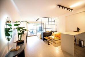 Apartamento, 1 cama Queen | Cozinha privada | Geladeira grande, micro-ondas, fogão, chaleira elétrica