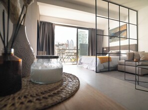 1 habitación, cubrecamas y caja de seguridad en la habitación 