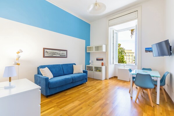 1 bedroom, free WiFi, bed sheets - San Luigi cozy flat - private parking (Naples)