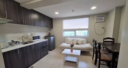 Quezon City 2BR Condo Unit for 4Pax w/ Pool Access