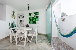 Outdoor dining - Casa Mexicana; Seguridad+malls+zonaesmeralda (Ciudad López Mateos)