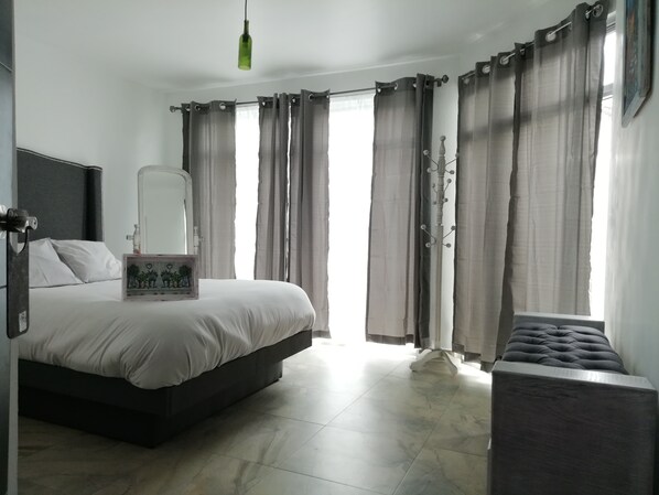 3 dormitorios, tabla de planchar con plancha, wifi y ropa de cama