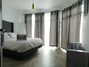 3 quartos, ferros/tábuas de passar roupa, Wi-Fi, roupa de cama