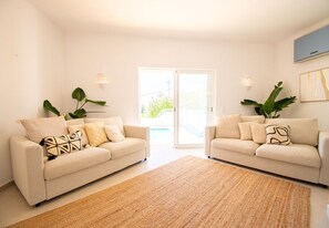 TV - Casa Pazovida - Walk to Carvoeiro, a perfect blend of convenience, comfort and luxury! (Carvoeiro)