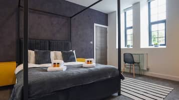 2 habitaciones, escritorio, tabla de planchar con plancha y wifi gratis