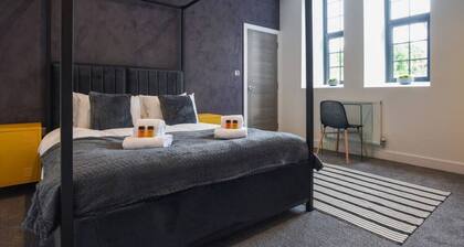 Cell Block 8 | Prison Flat | Sleeps 7 | with Parking