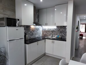 Fridge, microwave, stovetop, coffee/tea maker