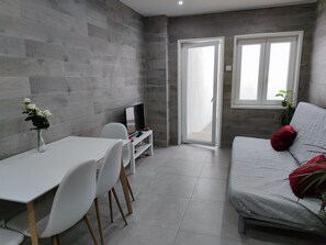 Smart TV - Torre dos Clérigos Apartment 
Near all of Porto's major attractions! (Porto)