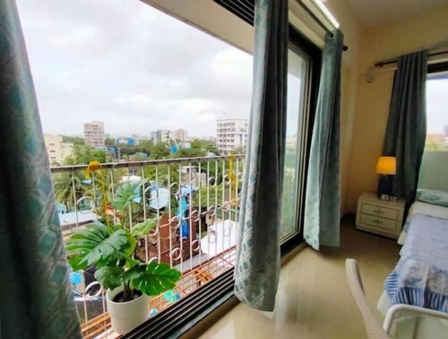 5 - Studio in Vile Parle near NM college