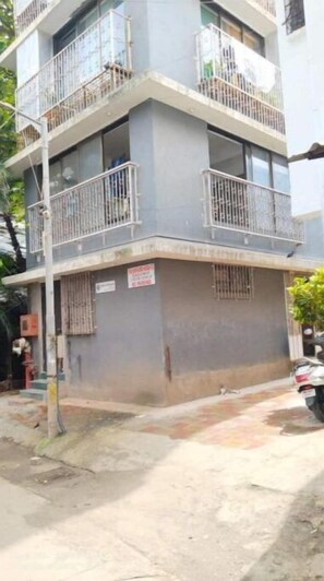 Exterior - 7- Studio in Vile Parle near NM college (Mumbai)