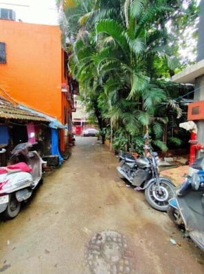 Property grounds - 7- Studio in Vile Parle near NM college (Mumbai)