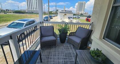 Seaside Suite-Newly updated, Quick Walk to Casino