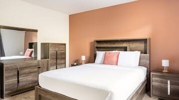 1 habitación, tabla de planchar con plancha, wifi gratis y ropa de cama