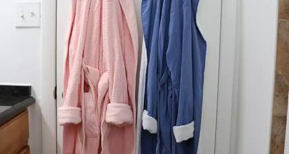 Hidden Ruby-Apartment with Kitchen and Laundry