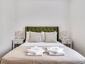 1 soverom, strykejern/-brett, wi-fi (inkludert) og sengetøy