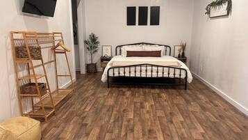 1 bedroom, in-room safe, iron/ironing board, free WiFi