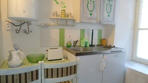 Apartment | Private kitchen - Dubrovnik Cozy Studio With the Old Town Charm (Dubrovnik)