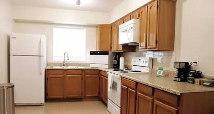 Hidden Emerald-Apartment with Kitchen and Laundry