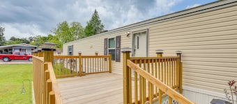 Bonneau Vacation Rental w/ Private Yard!