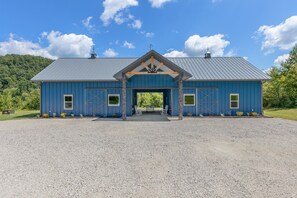 Exterior - New Barndo/ATV Trailer Park/Outdoor Shower/HotTub (Stanton)