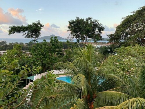 Explore Sesel from Naturalis: newly built, best ocean views, pool, lush gardens.