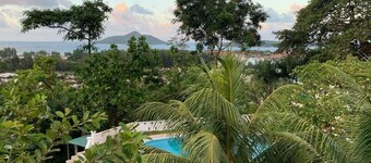 Explore Sesel from Naturalis: newly built, best ocean views, pool, lush gardens.