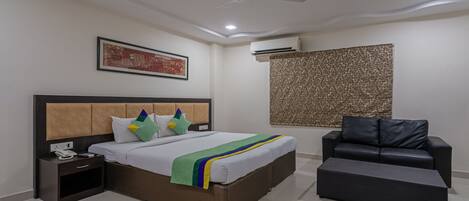 Premium Twin Room, Non Smoking | In-room safe, desk, iron/ironing board, bed sheets