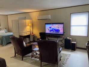 Interior - Safe and Quiet 900 sq ft GuestHouse (Pensacola)