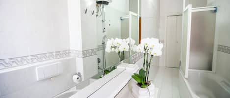 City Apartment | Bathroom | Towels
