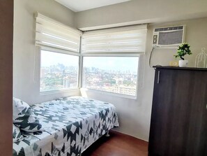 3 habitaciones, tabla de planchar con plancha, wifi y ropa de cama 