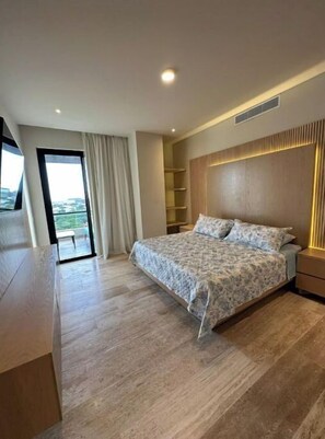 4 habitaciones, tabla de planchar con plancha y cuna de viaje 