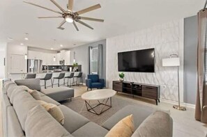 Smart TV - Imperial Getaway - 9Bd - 5Ba - Theme Rooms, Resort Amenties, Gated (Four Corners)