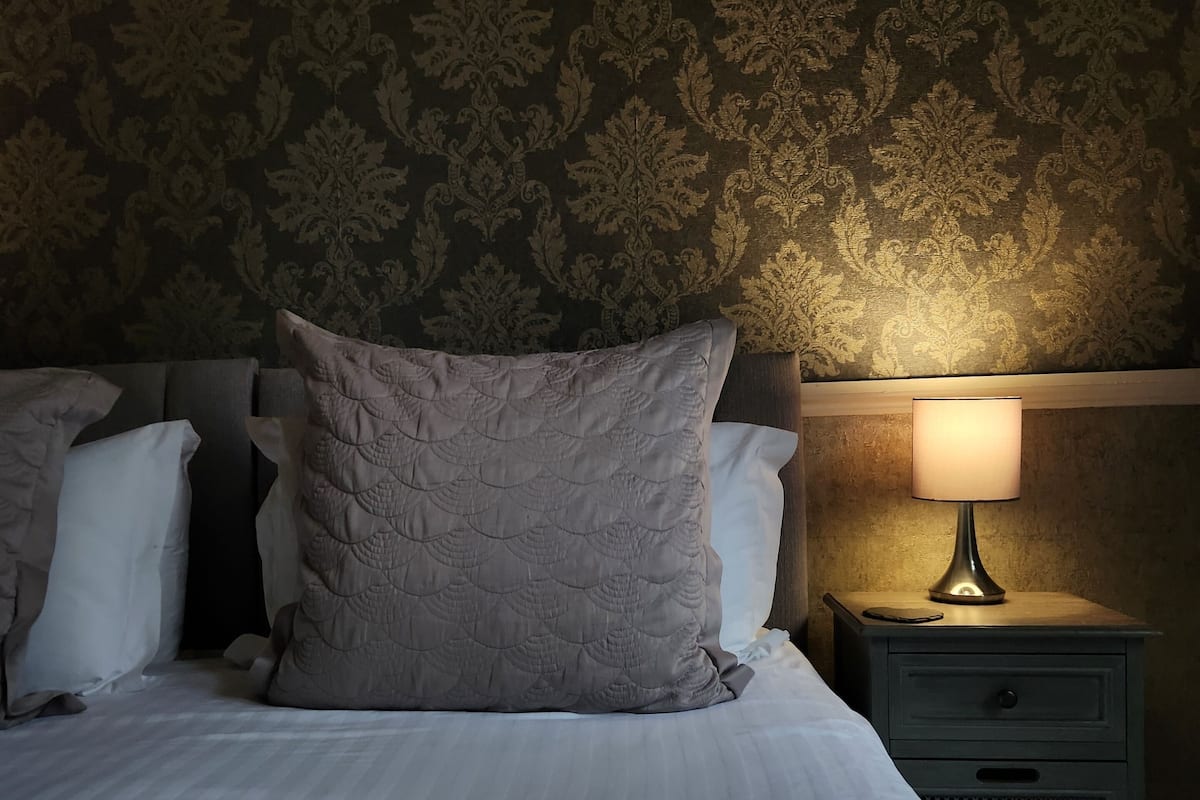 1 habitación, ropa de cama hipoalergénica y decoración personalizada