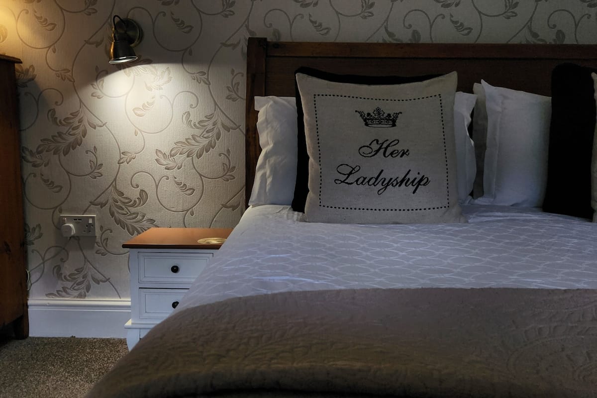 1 habitación, ropa de cama hipoalergénica y decoración personalizada