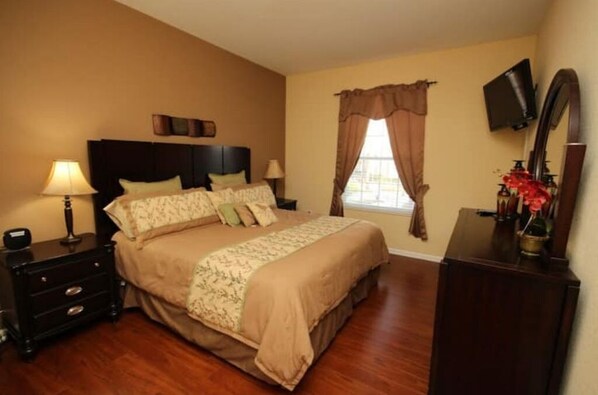 3 室のベッドルーム、アイロン / アイロン台、WiFi (無料)、ベッドシーツ