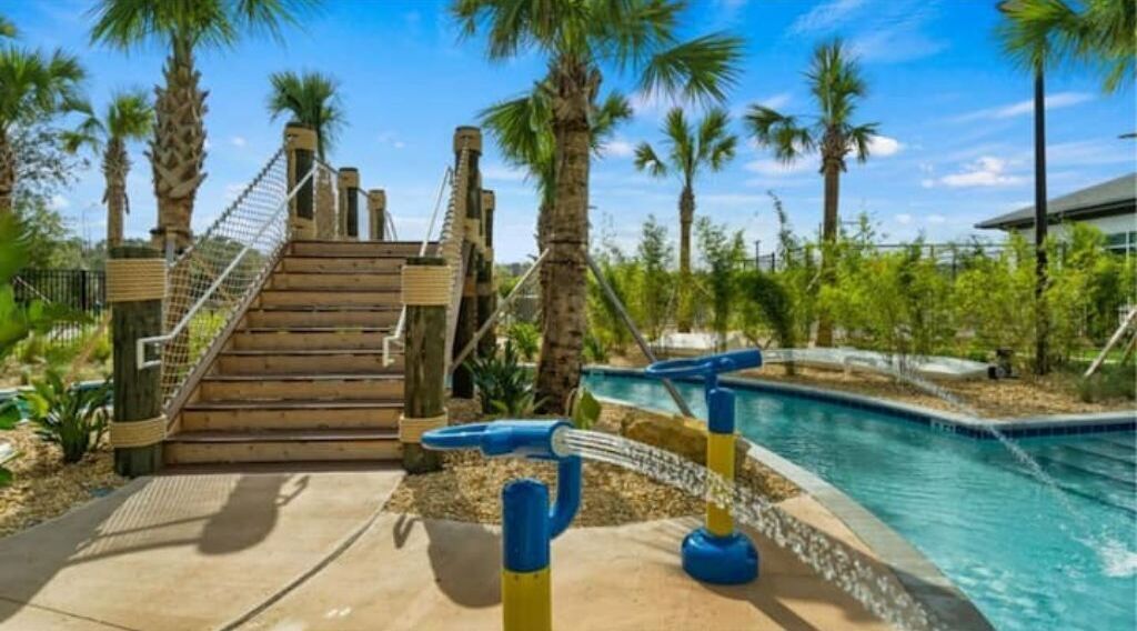 Alberca al aire libre y alberca climatizada