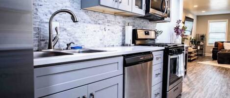 Mikrowelle, Ofen, Herdplatte, Geschirrspüler