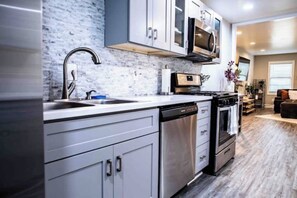 Micro-ondes, four, plaque de cuisson, lave-vaisselle