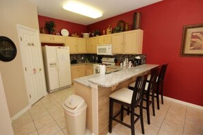 冰箱、微波炉、烤箱、炉灶