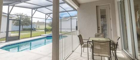 屋外ダイニングエリア