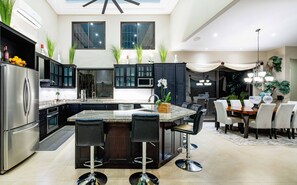 冰箱、微波炉、烤箱、炉灶