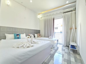 Triple Room | Free WiFi, bed sheets - TNJ TASMANIA HOTEL (Da Nang)