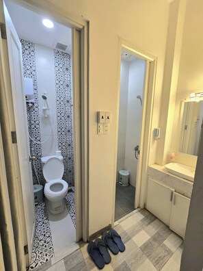 Grand Room, Non Smoking | Wi-fi percuma, cadar katil 