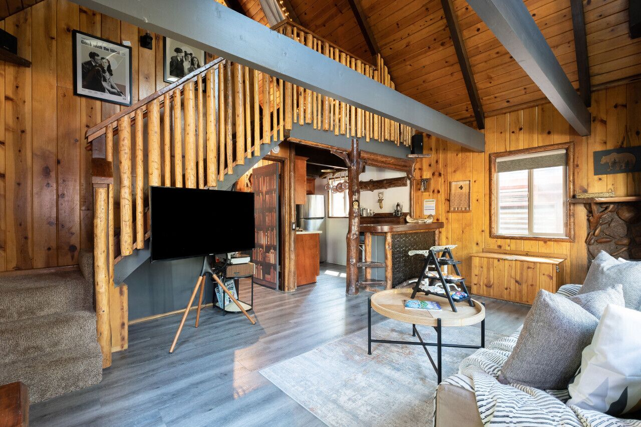 Smart-TV, Kamin, Videospiele, Stereoanlage