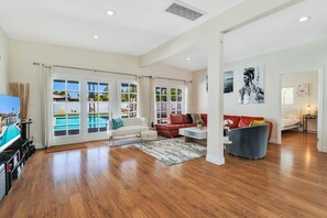Luxury House | Living area | 43-inch Smart TV with digital channels - Mountainside Paradise (Palm Springs)