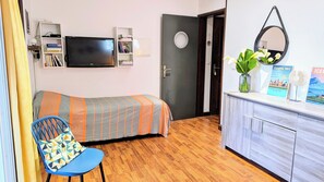 1 camera, una scrivania, ferro/asse da stiro, Wi-Fi