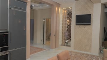 Business-Apartment | Eigene Küche | Großer Kühlschrank, Mikrowelle, Ofen, Geschirrspüler