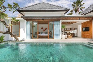 Outdoor pool - Simply Minimalist Balinese ModernVilla in Seminyak (Kabupaten Badung)