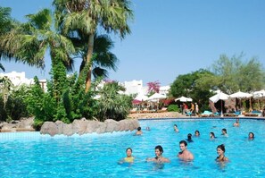 Outdoor pool - DELTA SHARM RESORT standard triple room (Sharm El Sheikh)