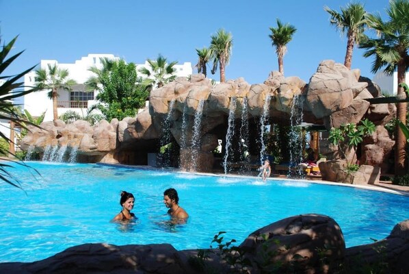 Outdoor pool - DELTA SHARM RESORT standard triple room (Sharm El Sheikh)